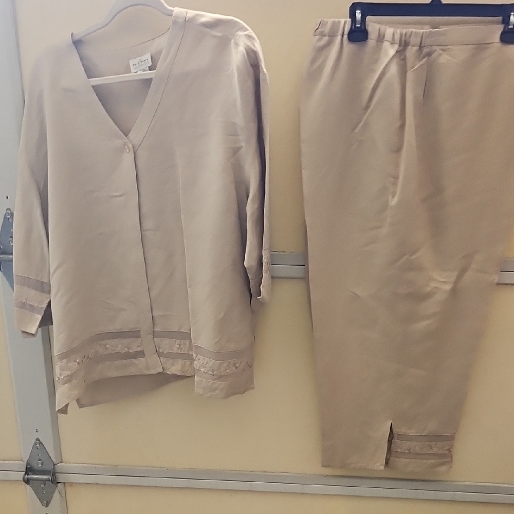 Beige Women's Pantsuit Set - Classic Two-Piece Outfit